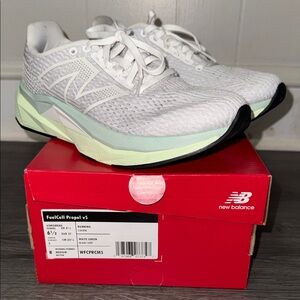 New Balance Women's White and Mint Athletic Shoes